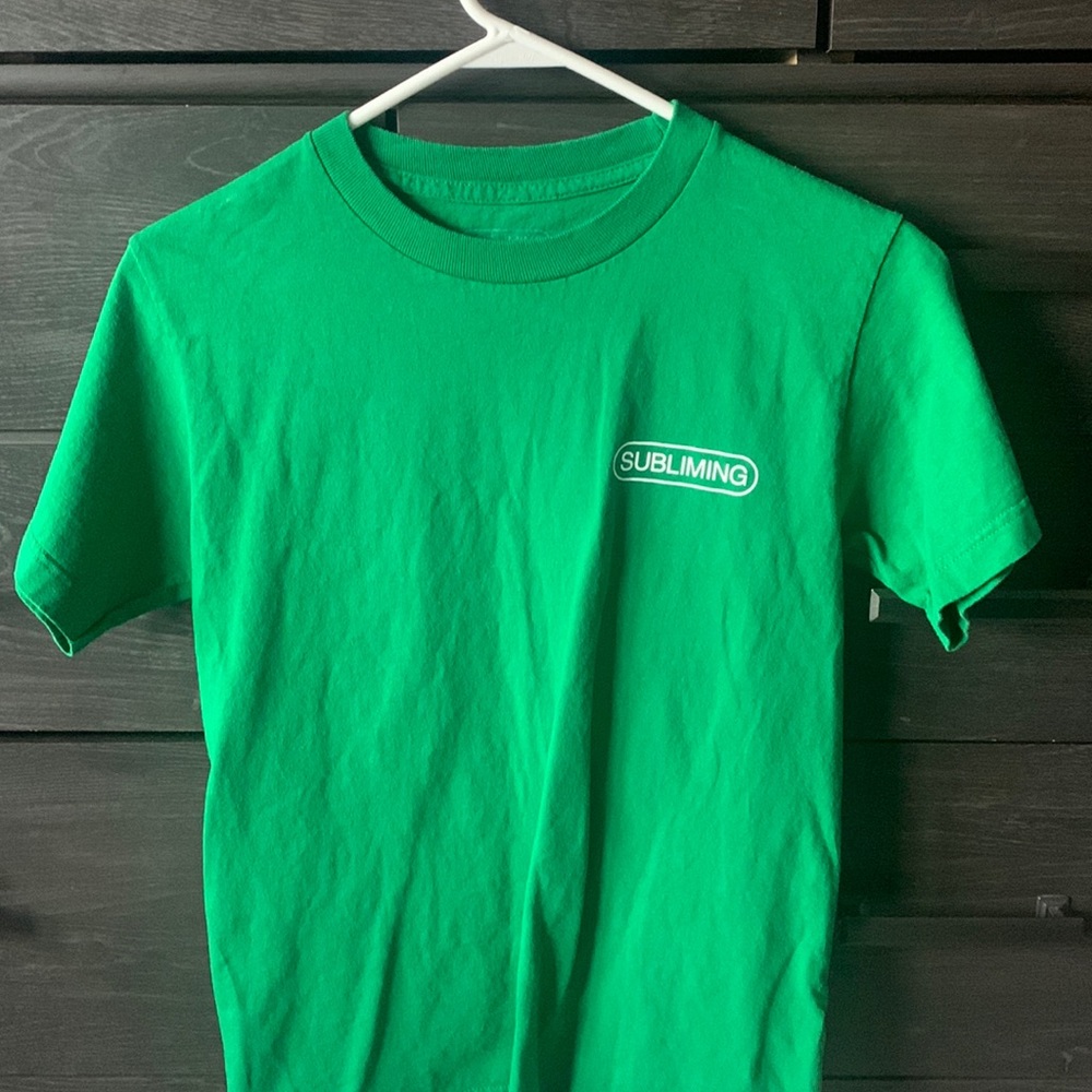 This is a subliming green shirt and it’s in great condition!